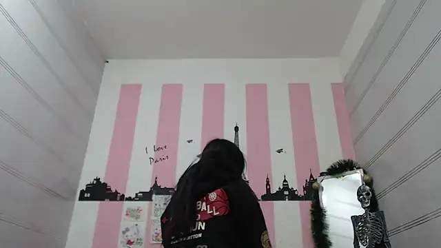 sara caplerx online show from 09/24/25, 01:06