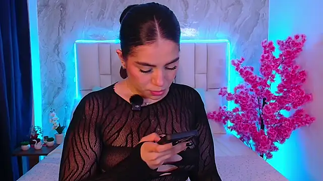 Snapshot of IsabellaAnngel chatting on 06/07/26, 04:28 IsabellaAnngel online show from 06/07/26, 04:28