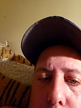 Snapshot of HeteroHotGuy1 chatting on 10/03/25, 12:03 HeteroHotGuy1 online show from 10/03/25, 12:03