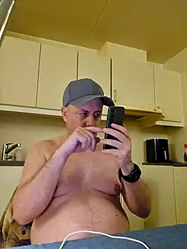 Snapshot of HeteroHotGuy1 chatting on 01/16/25, 02:51 HeteroHotGuy1 online show from 01/16/25, 02:51
