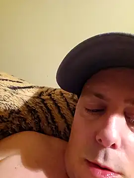 Snapshot of HeteroHotGuy1 chatting on 03/21/25, 01:56 HeteroHotGuy1 online show from 03/21/25, 01:56