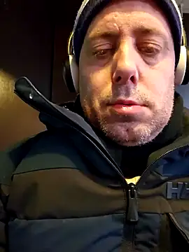 Snapshot of HeteroHotGuy1 chatting on 03/17/25, 11:24 HeteroHotGuy1 online show from 03/17/25, 11:24
