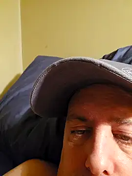 Snapshot of HeteroHotGuy1 chatting on 01/13/25, 12:41 HeteroHotGuy1 online show from 01/13/25, 12:41