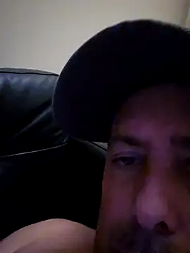 Snapshot of HeteroHotGuy1 chatting on 09/09/25, 09:35 HeteroHotGuy1 online show from 09/09/25, 09:35