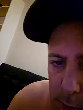Snapshot of HeteroHotGuy1 chatting on 09/22/25, 03:12 HeteroHotGuy1 online show from 09/22/25, 03:12