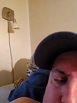 Snapshot of HeteroHotGuy1 chatting on 01/27/25, 10:05 HeteroHotGuy1 online show from 01/27/25, 10:05