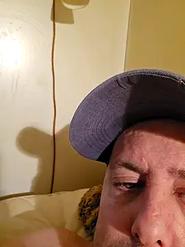 Snapshot of HeteroHotGuy1 chatting on 01/20/25, 08:52 HeteroHotGuy1 online show from 01/20/25, 08:52