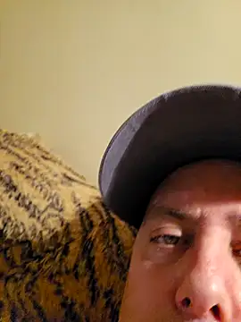 Snapshot of HeteroHotGuy1 chatting on 01/23/25, 08:46 HeteroHotGuy1 online show from 01/23/25, 08:46
