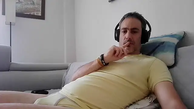 basquehotboy online show from 04/15/26, 10:32