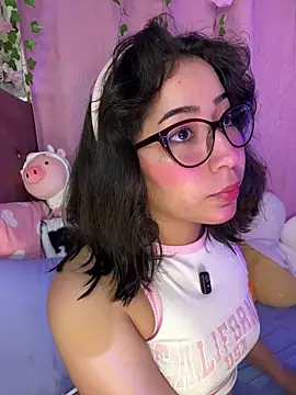 Snapshot of anni_ross chatting on 07/14/26, 10:27 anni ross online show from 07/14/26, 10:27
