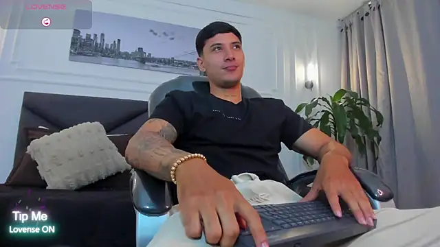 Damian23   online show from 11/06/25, 10:19