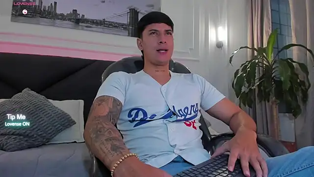 Damian23   online show from 04/08/26, 11:01