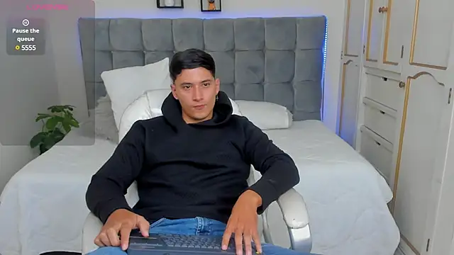 Damian23   online show from 03/11/25, 04:40