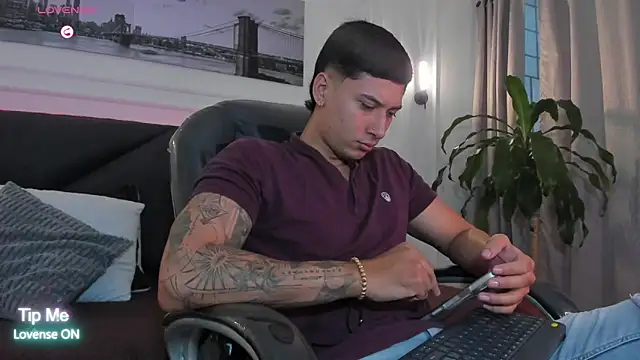 Damian23   online show from 04/15/26, 12:32