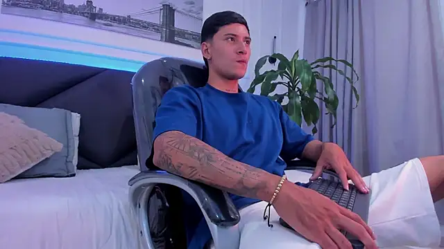 Damian23   online show from 12/15/25, 02:01