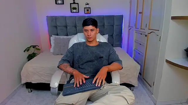 Damian23   online show from 03/16/25, 12:22