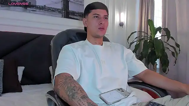 Damian23   online show from 04/14/26, 12:54