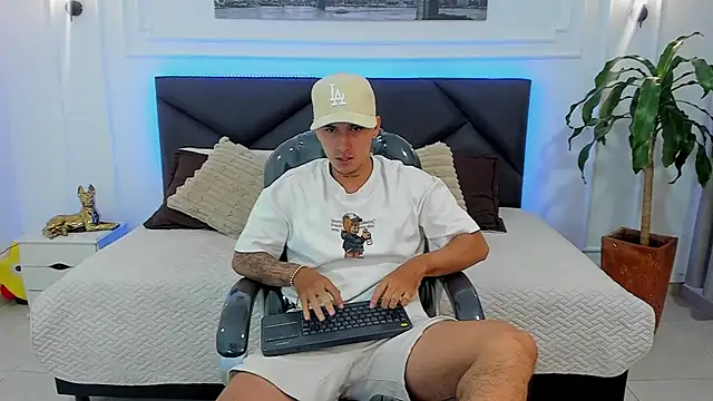 Damian23   online show from 12/02/25, 11:12