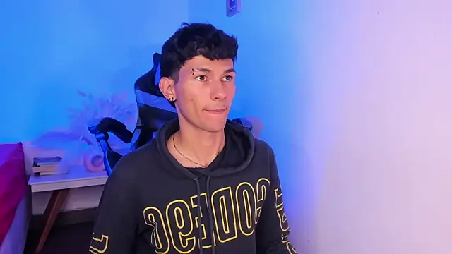 Snapshot of Alexx_tc chatting on 11/02/25, 09:47 Alexx tc online show from 11/02/25, 09:47