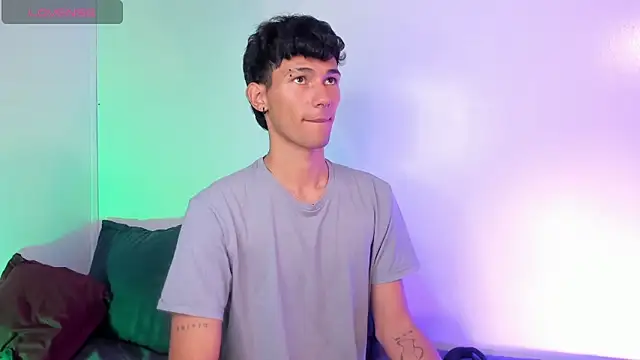 Snapshot of Alexx_tc chatting on 12/16/25, 04:17 Alexx tc online show from 12/16/25, 04:17