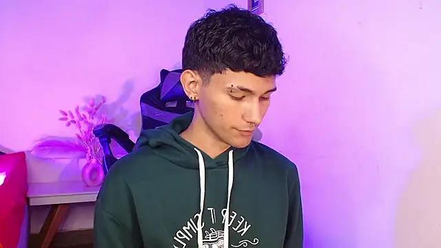 Snapshot of Alexx_tc chatting on 11/01/25, 06:41 Alexx tc online show from 11/01/25, 06:41