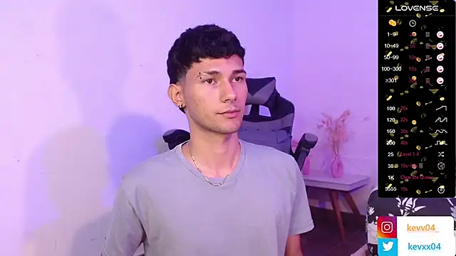 Snapshot of Alexx_tc chatting on 10/25/25, 04:44 Alexx tc online show from 10/25/25, 04:44