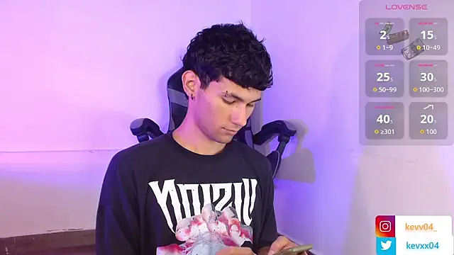 Snapshot of Alexx_tc chatting on 11/26/25, 05:18 Alexx tc online show from 11/26/25, 05:18