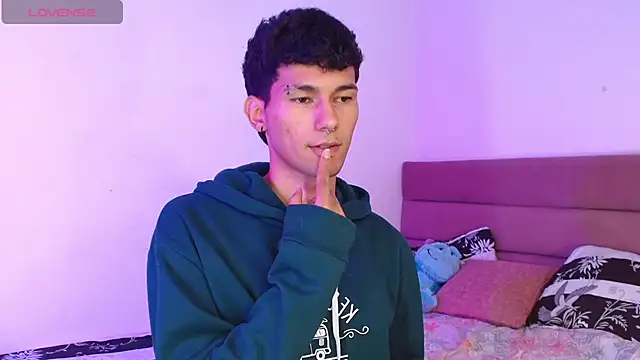 Snapshot of Alexx_tc chatting on 11/15/25, 04:16 Alexx tc online show from 11/15/25, 04:16