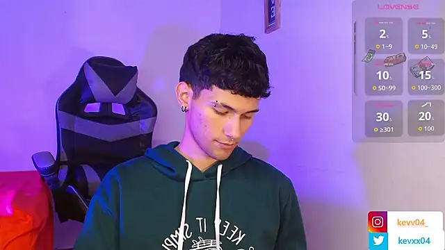 Snapshot of Alexx_tc chatting on 11/08/25, 04:05 Alexx tc online show from 11/08/25, 04:05