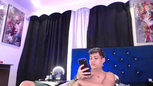 Snapshot of Sexys_Boys_Hot1 chatting on 05/28/26, 01:35 Sexys Boys Hot1 online show from 05/28/26, 01:35