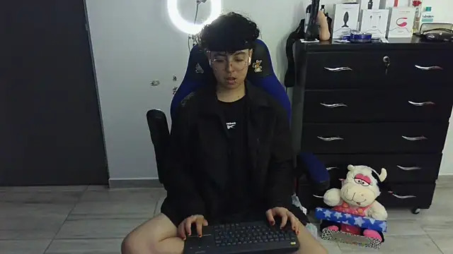 thomascooper7 online show from 03/22/25, 01:32