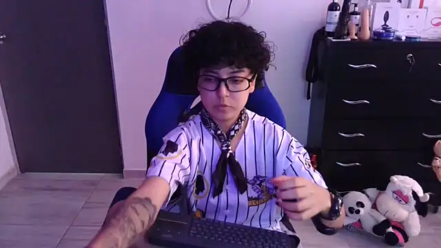 Snapshot of thomascooper7 chatting on 02/15/26, 07:13 thomascooper7 online show from 02/15/26, 07:13