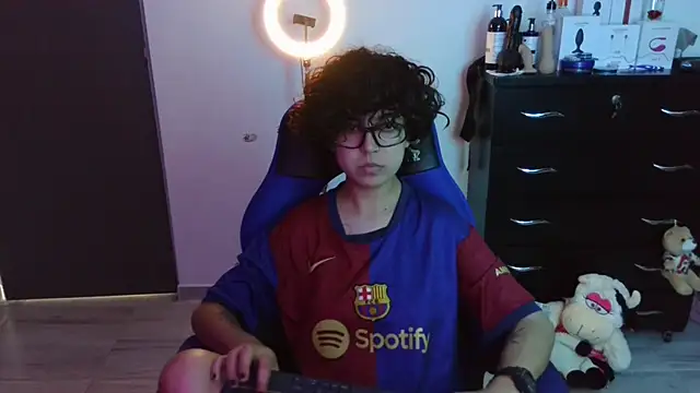 thomascooper7 online show from 10/26/25, 07:03