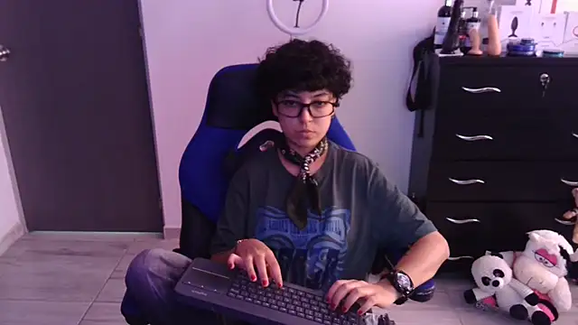 Snapshot of thomascooper7 chatting on 02/18/26, 06:48 thomascooper7 online show from 02/18/26, 06:48