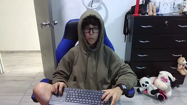 thomascooper7 online show from 03/25/26, 07:24