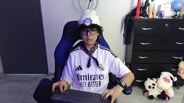 thomascooper7 online show from 04/15/26, 07:58