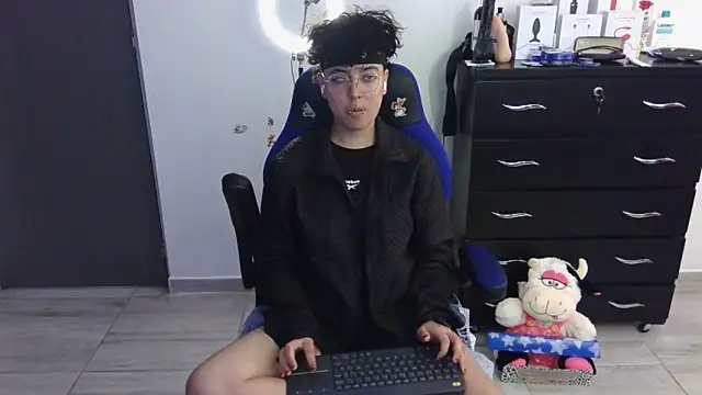 thomascooper7 online show from 03/21/25, 09:12