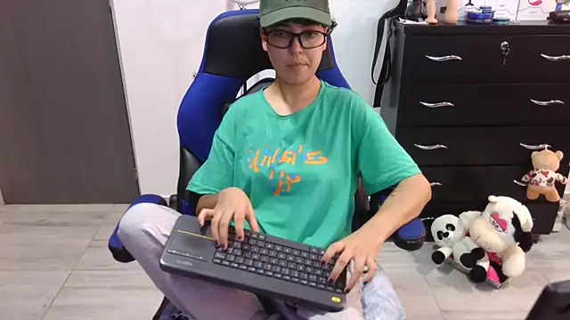 thomascooper7 online show from 12/14/25, 06:46