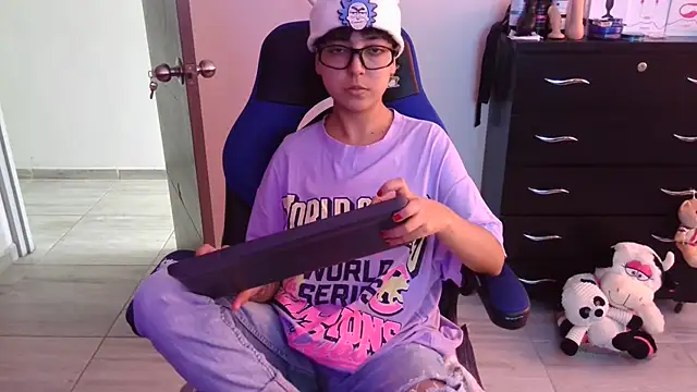 Snapshot of thomascooper7 chatting on 12/20/25, 06:55 thomascooper7 online show from 12/20/25, 06:55