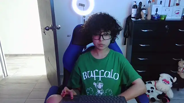 thomascooper7 online show from 10/17/25, 07:04