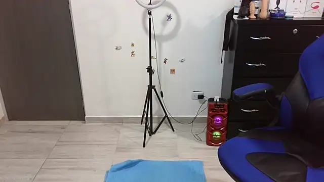 Snapshot of thomascooper7 chatting on 12/22/25, 07:25 thomascooper7 online show from 12/22/25, 07:25