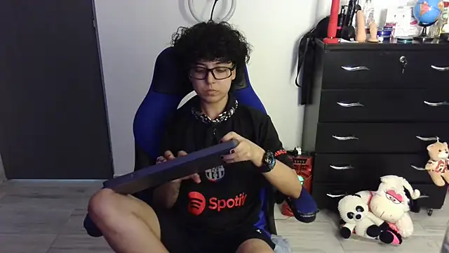 thomascooper7 online show from 04/13/26, 07:07