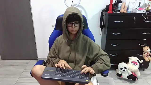 thomascooper7 online show from 03/24/26, 11:27