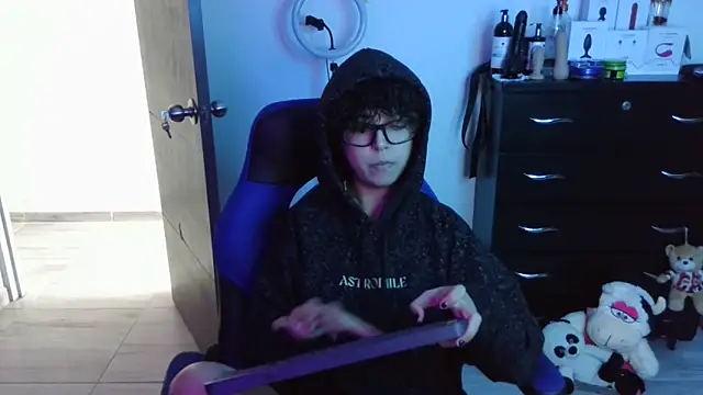 thomascooper7 online show from 09/30/25, 07:53