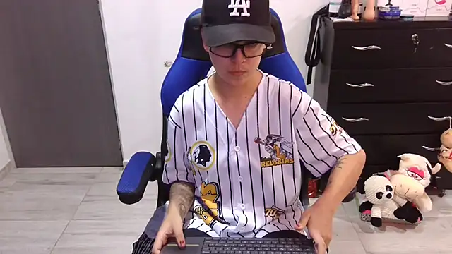 thomascooper7 online show from 11/30/25, 07:36