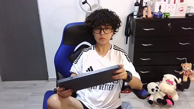 thomascooper7 online show from 09/16/25, 07:15