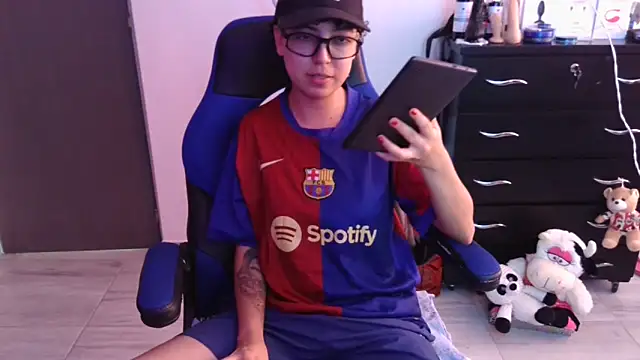 thomascooper7 online show from 11/25/25, 05:57