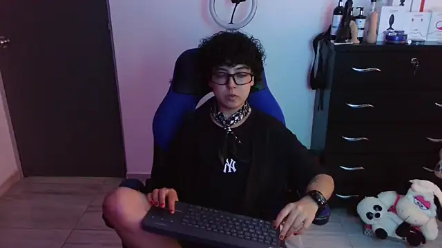 Snapshot of thomascooper7 chatting on 02/20/26, 07:16 thomascooper7 online show from 02/20/26, 07:16