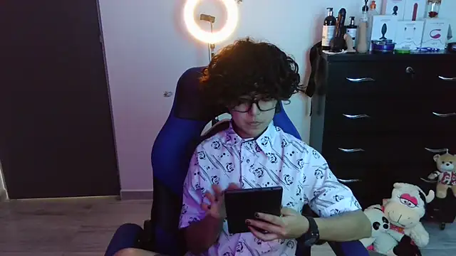 thomascooper7 online show from 10/25/25, 08:09