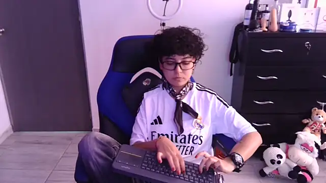 Snapshot of thomascooper7 chatting on 02/17/26, 06:49 thomascooper7 online show from 02/17/26, 06:49